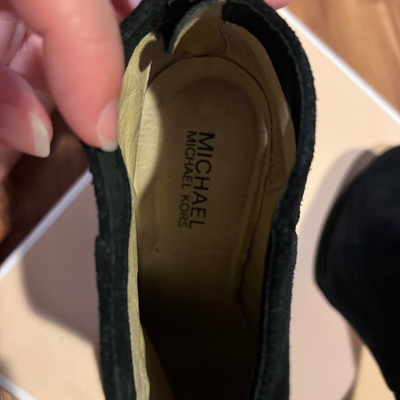 Michael Khors black heeled suede booties size 8.5 style Lesly Bootie. - Picture 4 of 5